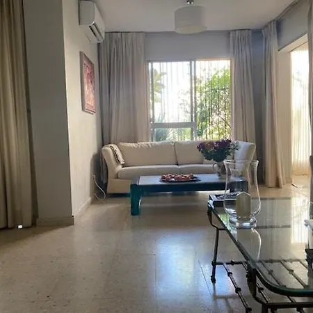 Lovely Spacious 2 Bedroom Flat Between Marbella And Apartamento